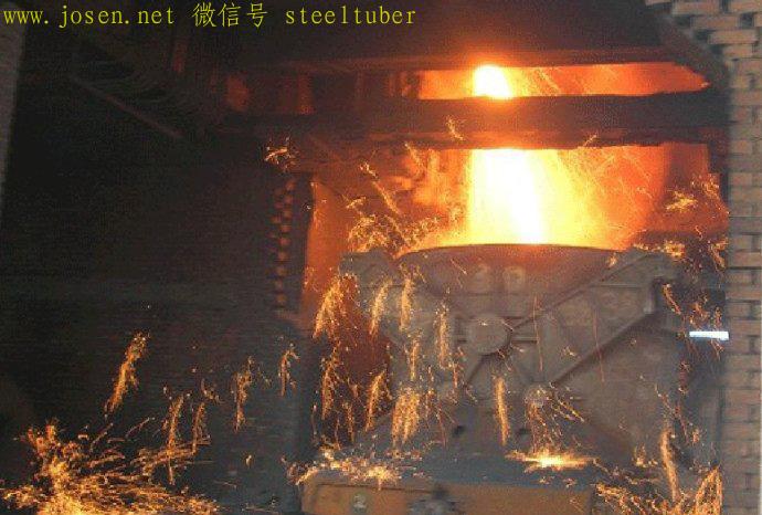 铁水注入到铁水包内，运输去炼钢厂，或送到铸铁机.jpg